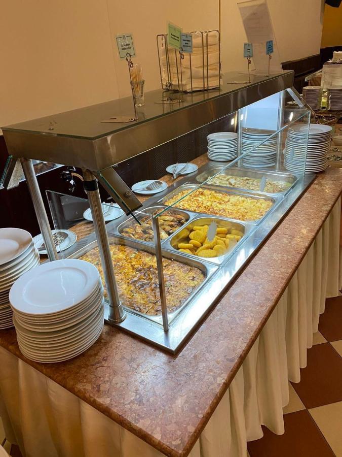 Flora Hotel - Apartments 보로베츠 외부 사진