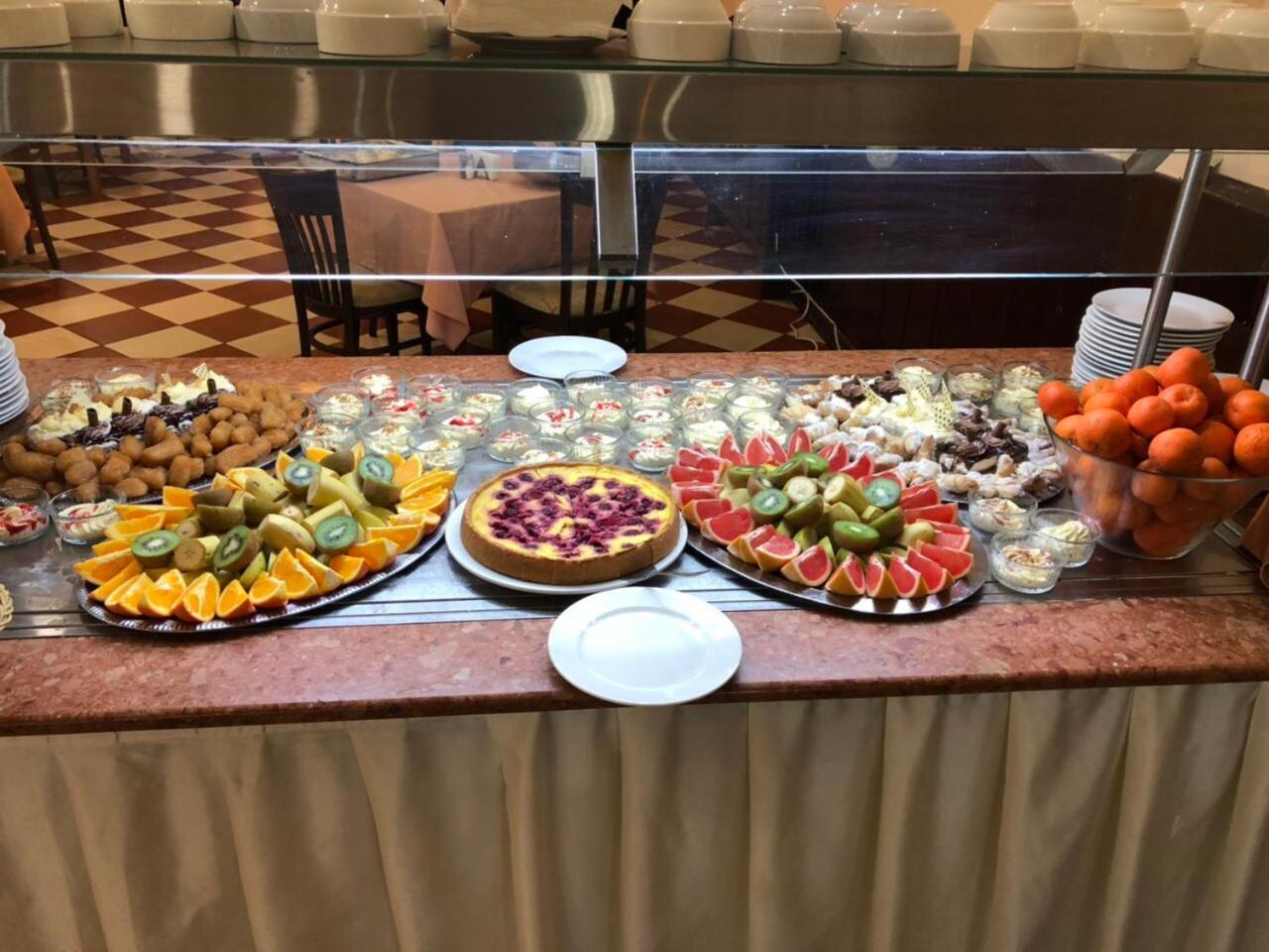Flora Hotel - Apartments 보로베츠 외부 사진