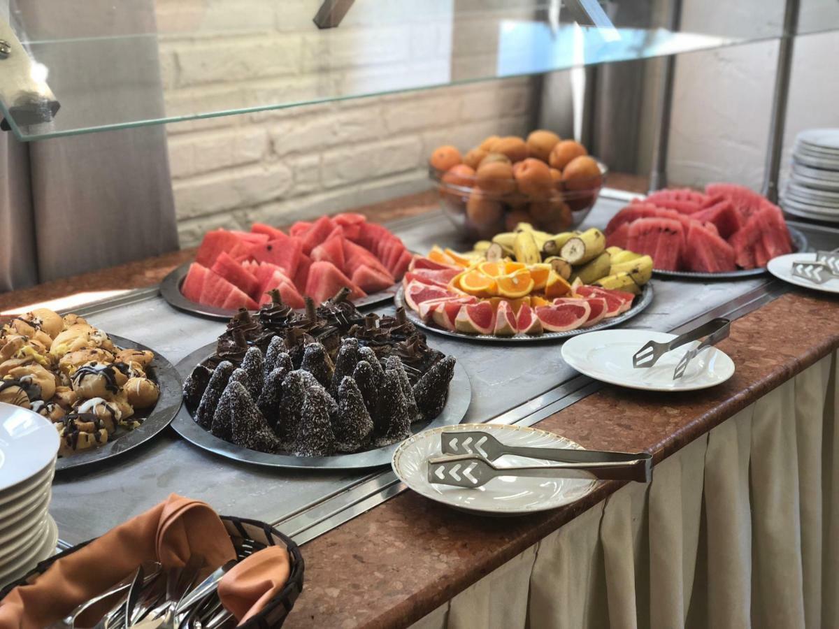 Flora Hotel - Apartments 보로베츠 외부 사진